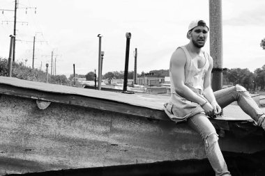 sakallı bir genç adam