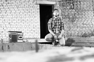 sakallı bir genç adam