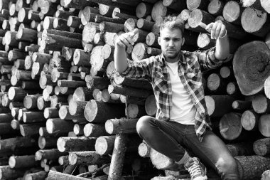 sakallı bir genç adam