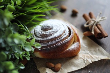 Tarçın ve meyve lezzetli pasta 