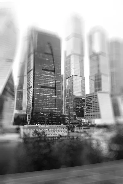 Businesscenter med höga skyskrapor — Stockfoto