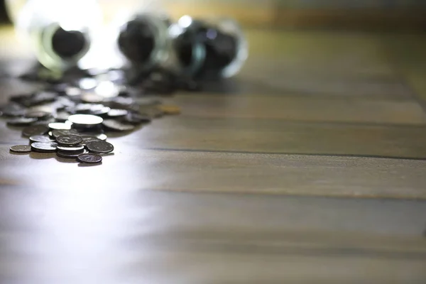 Monedas acumuladas apiladas en frascos de vidrio —  Fotos de Stock