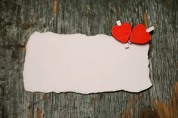 Papel de folha branca notas de amor e forma do coração — Fotografia de Stock