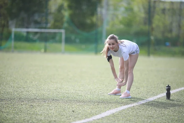 Mädchen und Sport-Lifestyle bei Übungen — Stockfoto