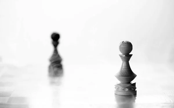 Σκάκι κομμάτι ενέχυρο επί του σκάφους — Φωτογραφία Αρχείου