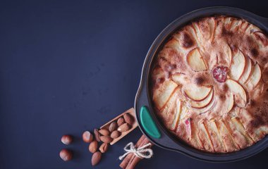 Elmalı turta evde hazırlanması. Elma ile ev yapımı hamur işleri 