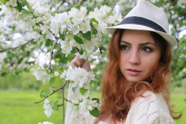 elma Bahçe çiçek kız