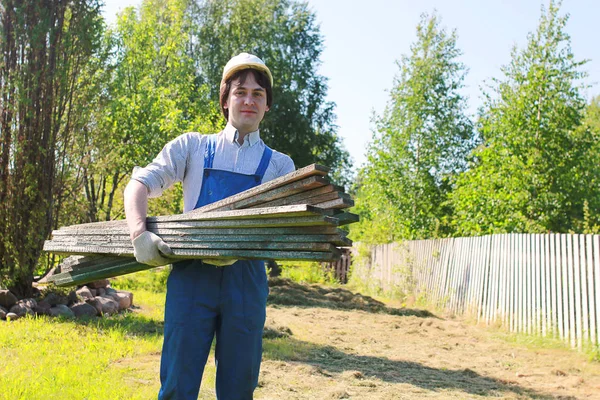 Un uomo sotto forma di costruttore — Foto Stock