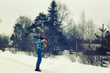 Kış adamı balta odunu