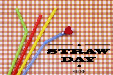 kokteyl tüpler bir parlak renkli arka plan üzerinde 