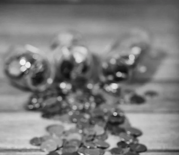 바닥에 항아리에 동전입니다. 바닥에 축적 된 동전입니다. Sav — 스톡 사진
