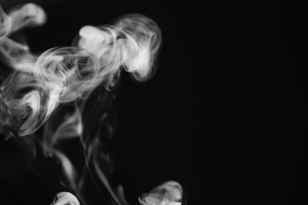 White smoke on a black background. Texture of smoke. Clubs of wh — Stock Photo, Image