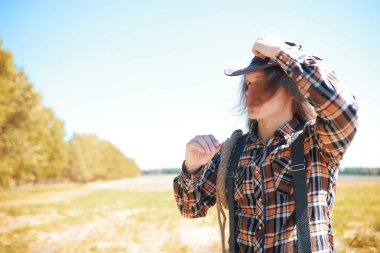 Sonbahar günü gitar adamla