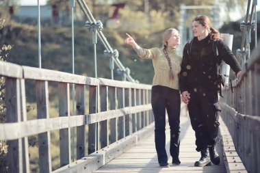 Bir sırt çantası ile yürüyerek seyahat