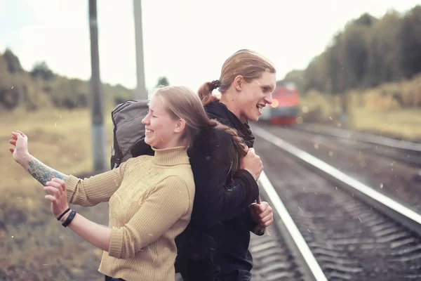 Reizen met een rugzak op voet — Stockfoto