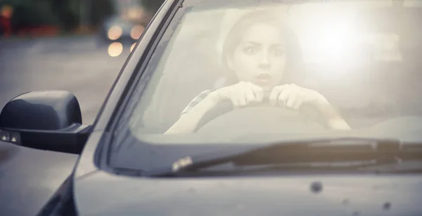 Girl driving a car bad emotions — Stock Photo, Image