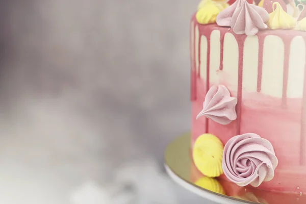 Szép ünnepi sütemény, keksz, a különböző krémek — Stock Fotó