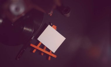 Vinil plaka ve retro kamera