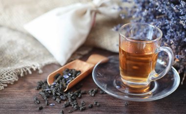 Bir hizmet tabloda çay demlendi