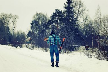 Kış adamı balta odunu