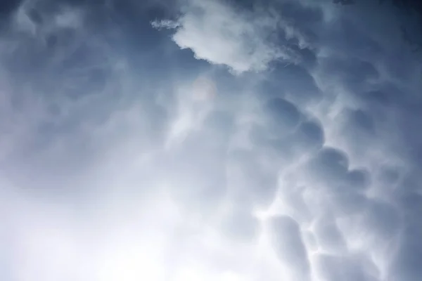 Rain clouds in the sky. Gray dark clouds in the sky. Storm cloud — Stock Photo, Image