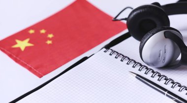 Yabancı dil öğrenmek. Not defteri girdileri ve bayrak için. Lang