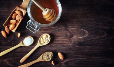 Charlotte elma ve fındık ile. Elma ile pişirme hazırlanması