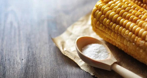 Frischkorn. natürliche Nahrung aus Maiskolben mit Salz. ländliche mexikanische — Stockfoto