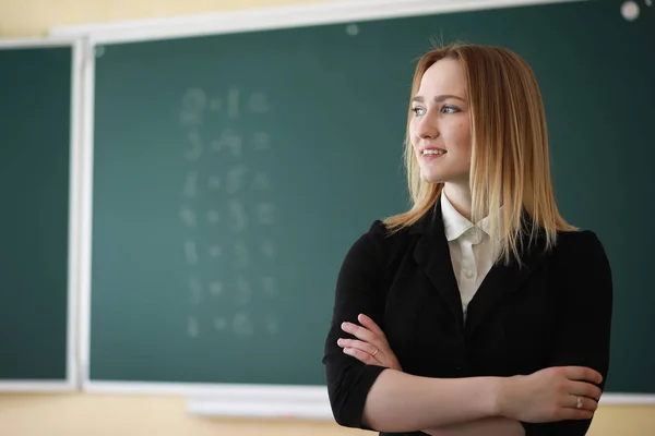 Joven profesora de primaria —  Fotos de Stock