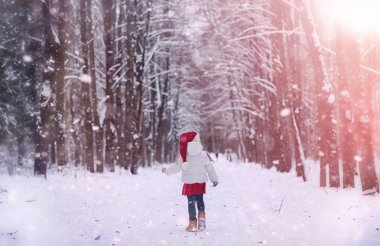 Bir kış masal, Genç bir anne ve kızı