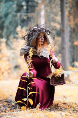 Falcı bir ritüel sonbahar yürütmektedir