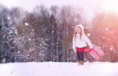 Bir kış masal, Genç bir anne ve kızı