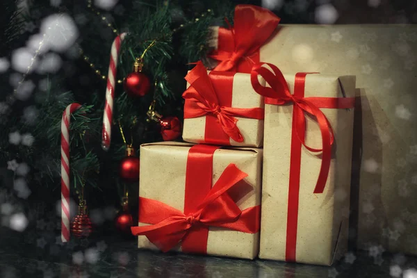 De gift van Kerstmis voor veel familie — Stockfoto