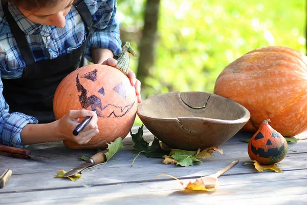 Halloween tök faragni — Stock Fotó