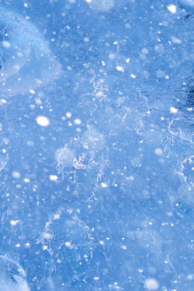 Текстура льоду взимку. Шматочки замороженої води на вулиці в — стокове фото