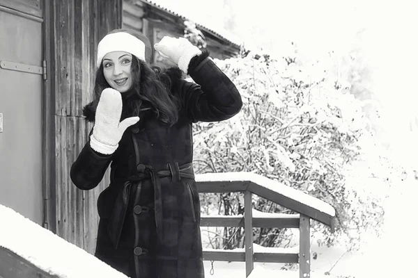 Beautiful girl in winter snowy monochrome — Stock Photo, Image