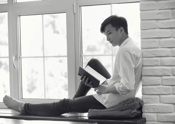 Asiático joven hombre estudiante — Foto de Stock