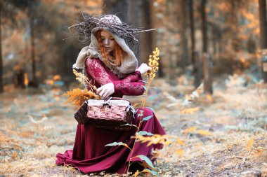 Falcı bir ritüel sonbahar yürütmektedir