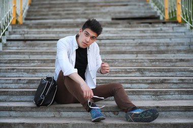 Genç çift ilk tarihte