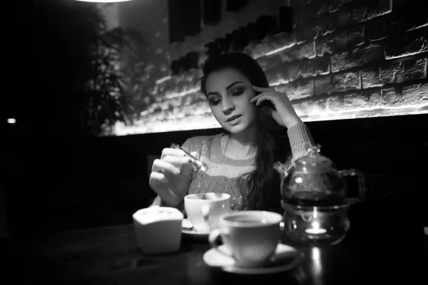 Girl in a cafe at a dinner — Stock Photo, Image