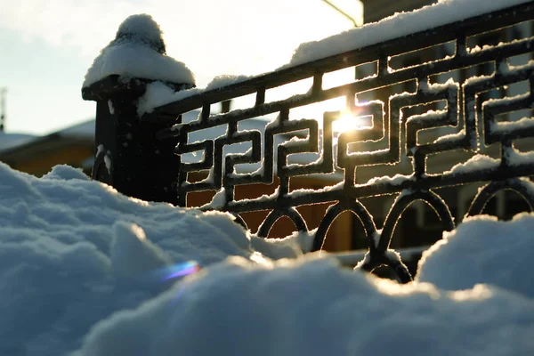 Zaun bedeckt Schnee Winter Park — Stockfoto