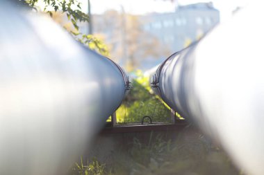 Sokak inşaatındaki sanayi boruları