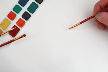 Boyalar Beyaz bir kağıda çizim için ileti örneği