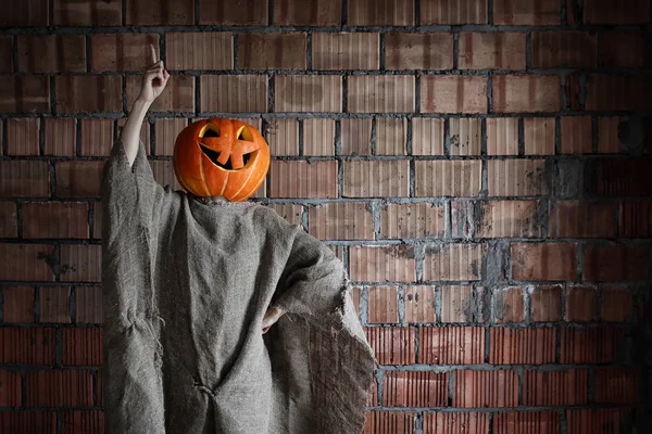 Kabak kafalı canavar. Cadılar Bayramı tabelası.