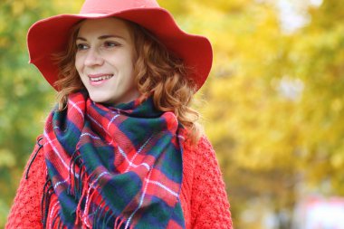 Genç güzel anne ile kızı niteliğine. Bir kız bir 