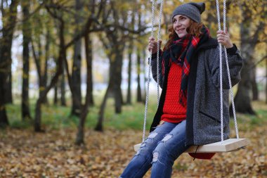 Genç güzel anne ile kızı niteliğine. Bir kız bir 