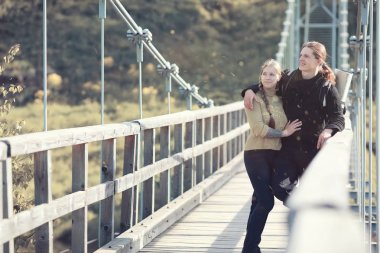 Bir sırt çantası ile yürüyerek seyahat