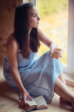 Evde veznedeki kıza