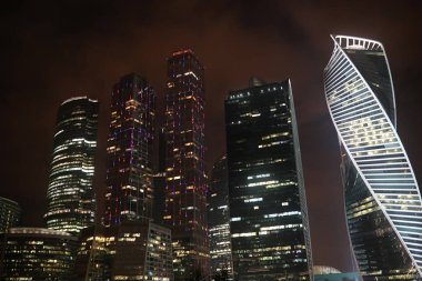 İş Merkezi ile yüksek gökdelenler