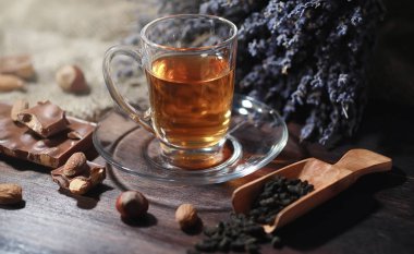 Bir hizmet tabloda çay demlendi